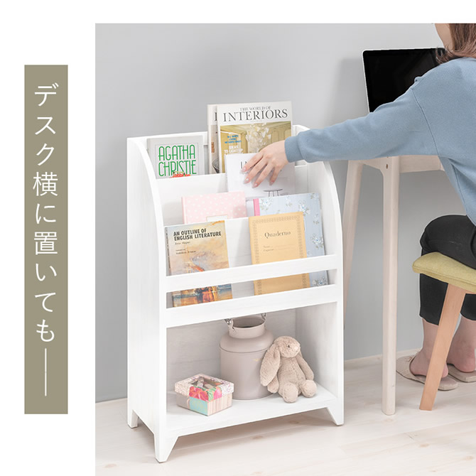 ソファやデスク横に