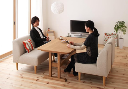 ダイニングを寛ぎの場所へ