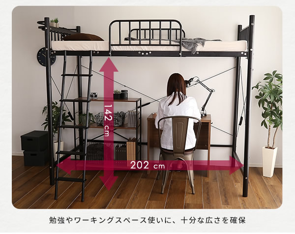 勉強やワーキングスペース使いに十分な広さを確保