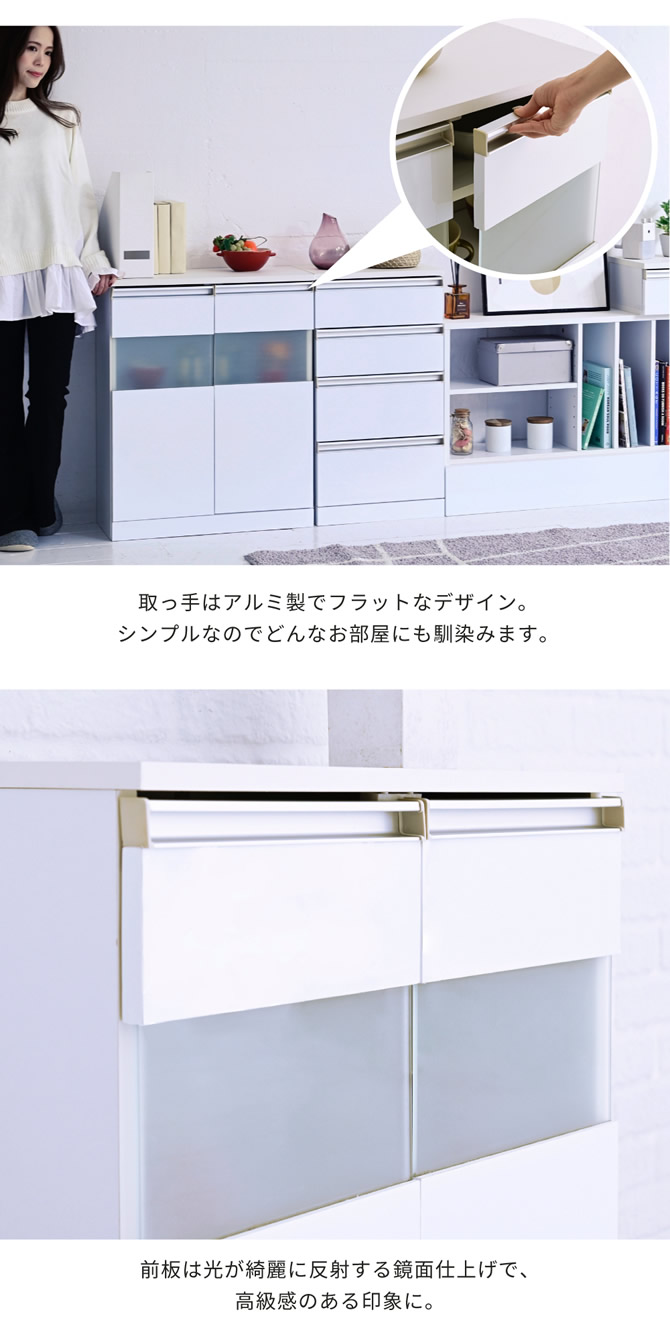 前面の板は鏡面仕上げで高級感のある印象に