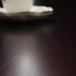 ぬくもり感のある天板