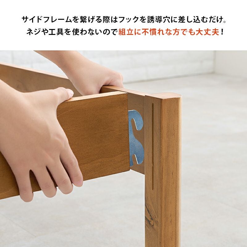 フレームはフックを誘導穴に差し込むだけ・ネジや工具は不要