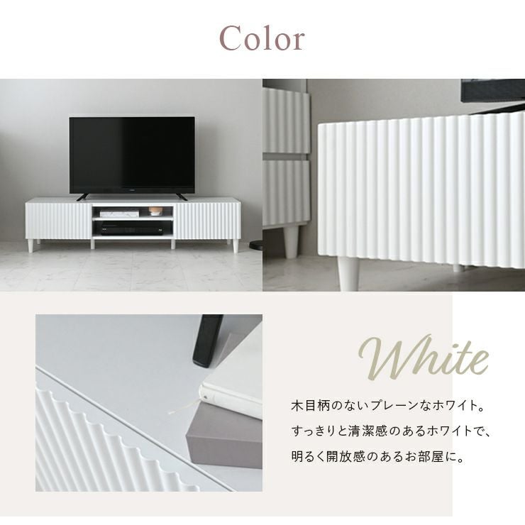 木目柄の無いプレーンなホワイトで明るく清潔感のあるお部屋に