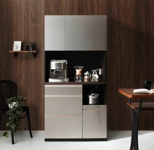 キッチンボード、扉を閉めた状態